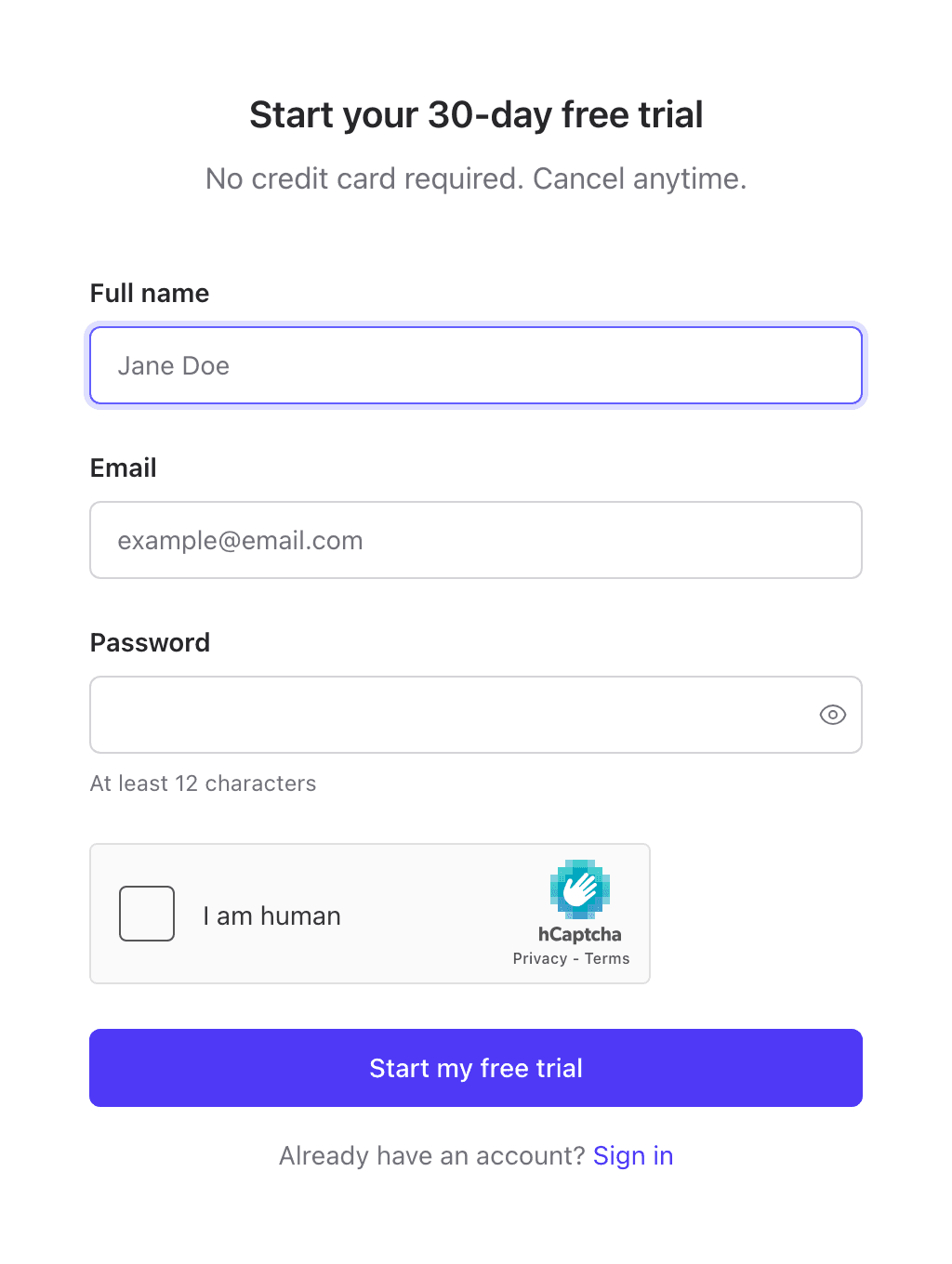 Le formulaire d'inscription de Plausible : trois champs (nom complet, email, mot de passe), labels permanents, mention « No credit card required »